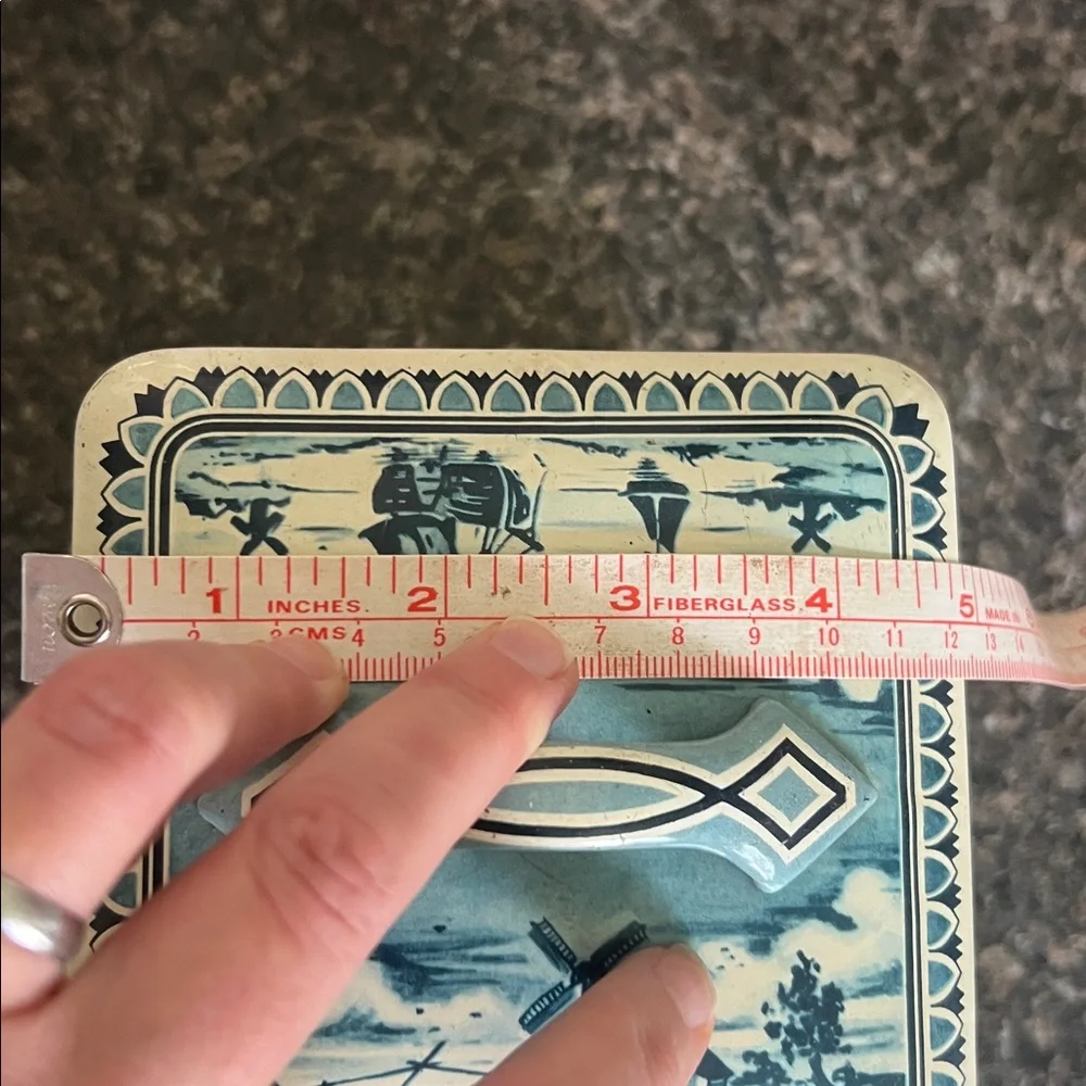 Delft Style Vintage Tin - Picture 5 of 6
